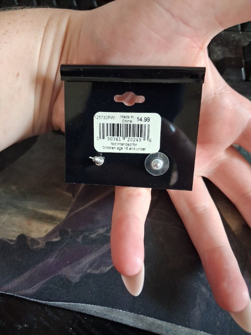 Large stud earrings - Picture 2 of 2